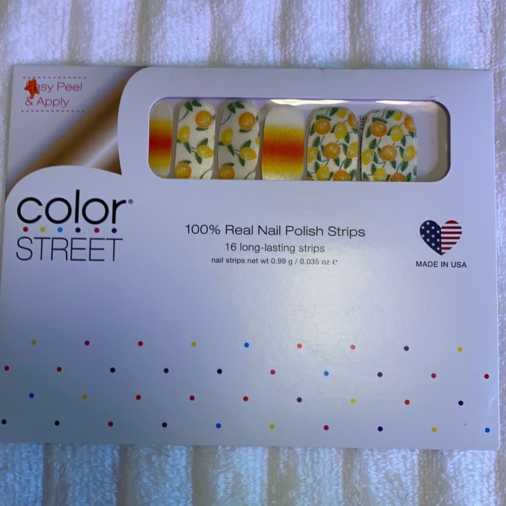 Color street in Squeeze the day